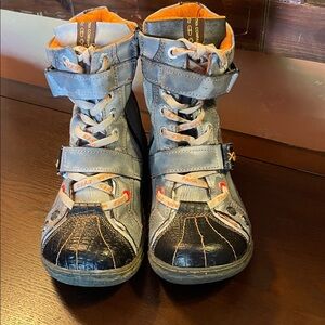 TMA Eyes Boots Size 8